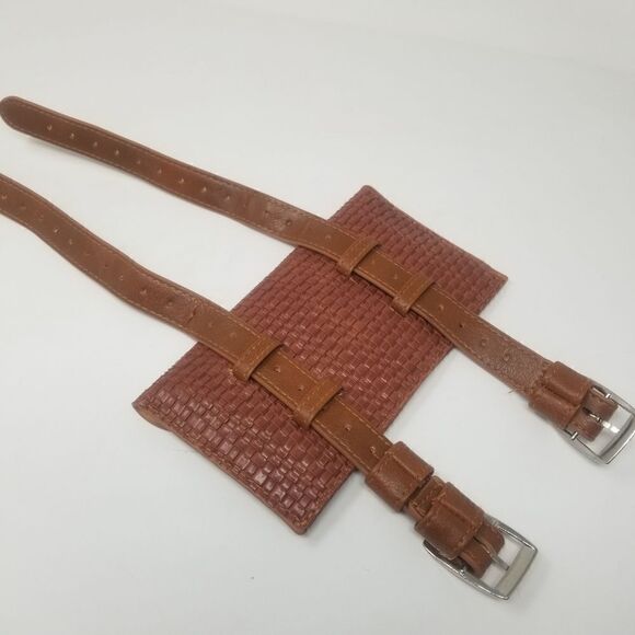 Leather belt pack with name "Lisa" on it. By Starkenburg Company. - Picture 9 of 15